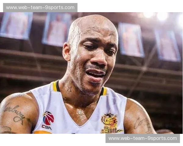 街头鬼魅遇上独狼马政委：当“骨头收集者”试图收割马布里的脚踝